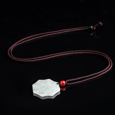 【KT DADA】玉石項鍊 玉珮 飾品 翡翠 護身符 招財納福 保平安 男女同款 送媽媽 八卦玉 八卦項鍊 吊墜  