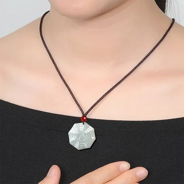 【KT DADA】玉石項鍊 玉珮 飾品 翡翠 護身符 招財納福 保平安 男女同款 送媽媽 八卦玉 八卦項鍊 吊墜
