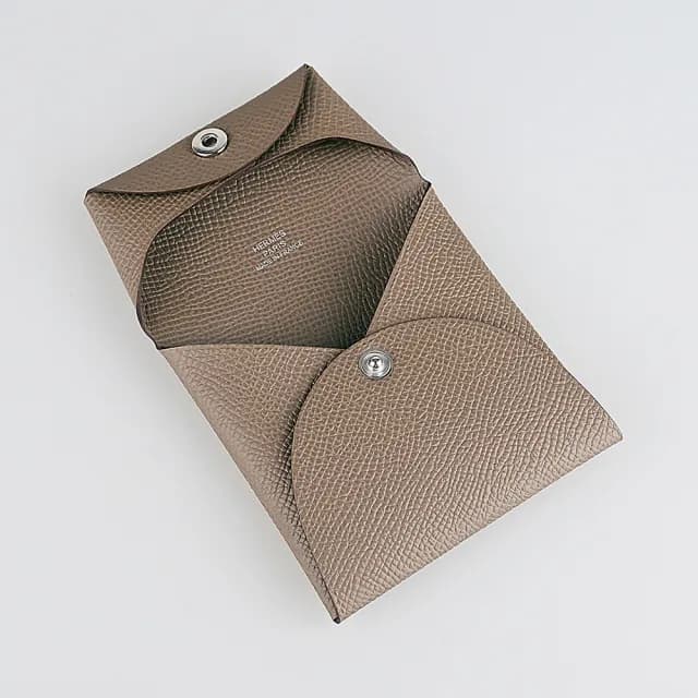 【Hermes 愛馬仕】HERMES Bastia系列方型釦式零錢包(大象灰)