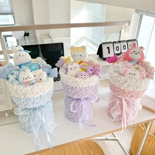 【天使愛美麗】卡通玩偶花束 創意可愛毛絨娃娃花束(畢業花束 公仔花束七夕生日 情人節 母親節禮物)