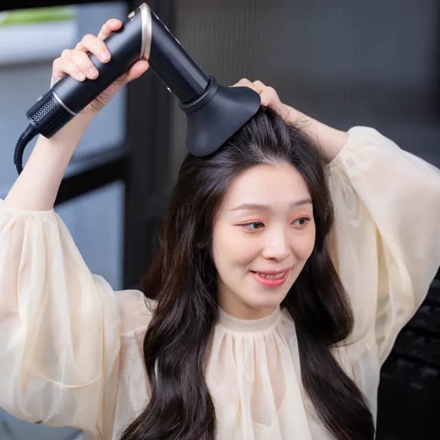 【POIEMA】Wrap造型吹風機(吹整2合1/輕量315g/12種控溫/6種吹頭/多元整髮器/自動清潔/吸磁式快拆吹嘴/P637)