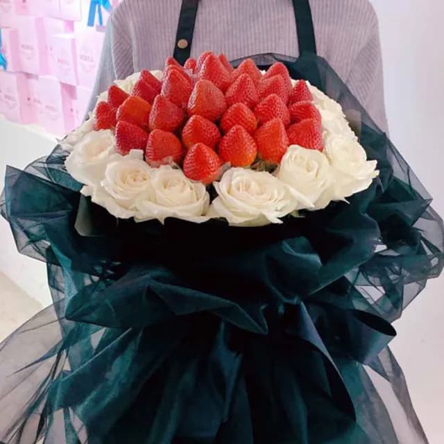 【My Dear草莓花束】So Black黑紗白玫草莓花束(水果花束/情人節/告白/生日禮物/超人氣花束/草莓)