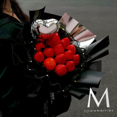 【My Dear草莓花束】Into Black 發光草莓花束禮盒組(水果花束/情人節/告白/生日禮物/超人氣花束/草莓)