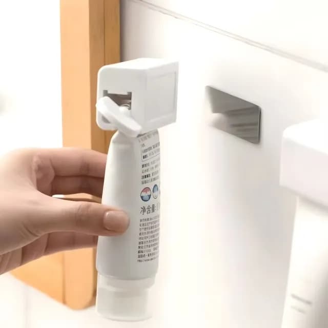 【聰明家】便捷磁吸壁掛旋轉軟管擠壓器-2入組(免釘 擠牙膏器 無痕按壓夾 洗面乳 保養品護手霜 置物架)