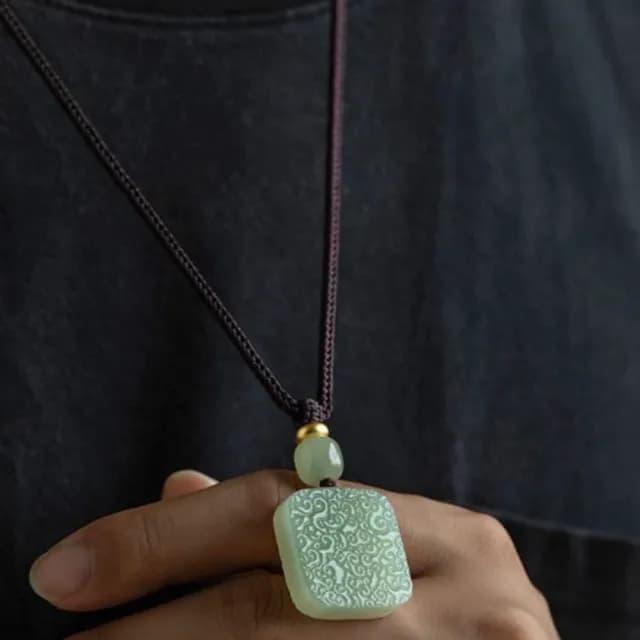 【Penny珮妮】和田玉青玉祥雲紋無事牌吊墜項鍊(母親節 生日禮 情人節 交換禮物 送女友 尾牙 新年 結婚)