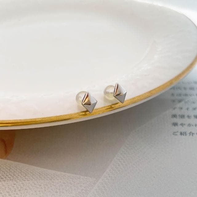 【City Diamond 引雅】日本鉑金立體菱形造型耳環(東京Yuki系列)
