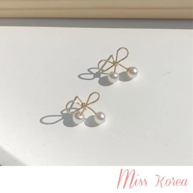 【MISS KOREA】韓國設計細緻小巧珍珠蝴蝶結耳環(珍珠耳環 蝴蝶結耳環)