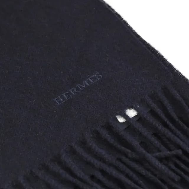 【Hermes 愛馬仕】簡約電繡LOGO 100%喀什米爾羊毛流蘇披肩長圍巾(藍黑)
