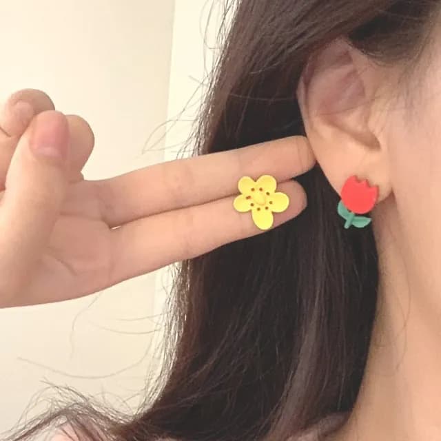 【夏日甜美】設計感花朵耳環1對(不對稱 耳墜 耳飾 耳針 耳釘 首飾 氣質 閨蜜 禮物)