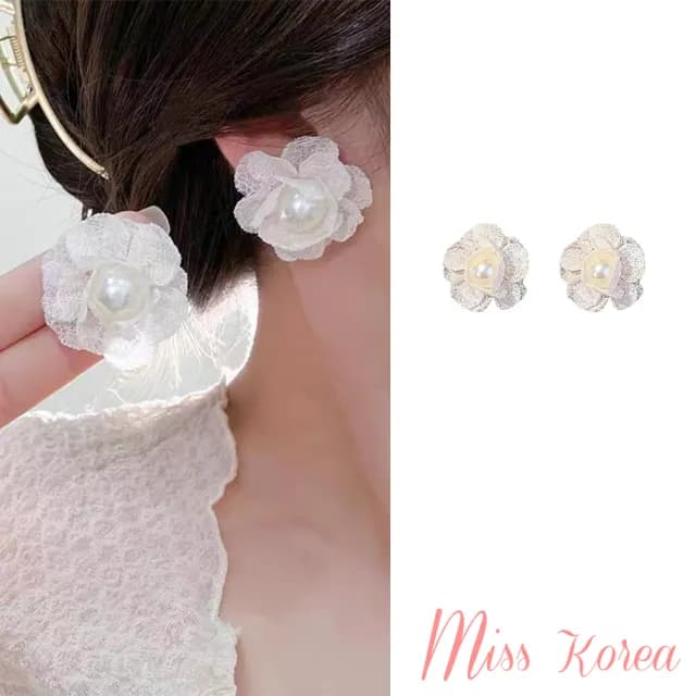 【MISS KOREA】韓國設計浪漫蕾絲雪紡珍珠花朵造型耳環(雪紡耳環 珍珠耳環 花朵耳環)