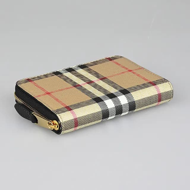 【BURBERRY 巴寶莉】BURBERRY 內壓印LOGO格紋PVC內襯牛皮5卡拉鍊零錢包(典藏米)