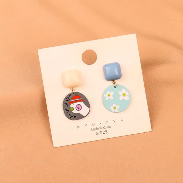 【MISA】韓國設計日系不對稱撞色可愛加油鴨夾式耳環(無耳洞耳環 耳夾 夾式耳環 撞色耳環 鴨子耳環)