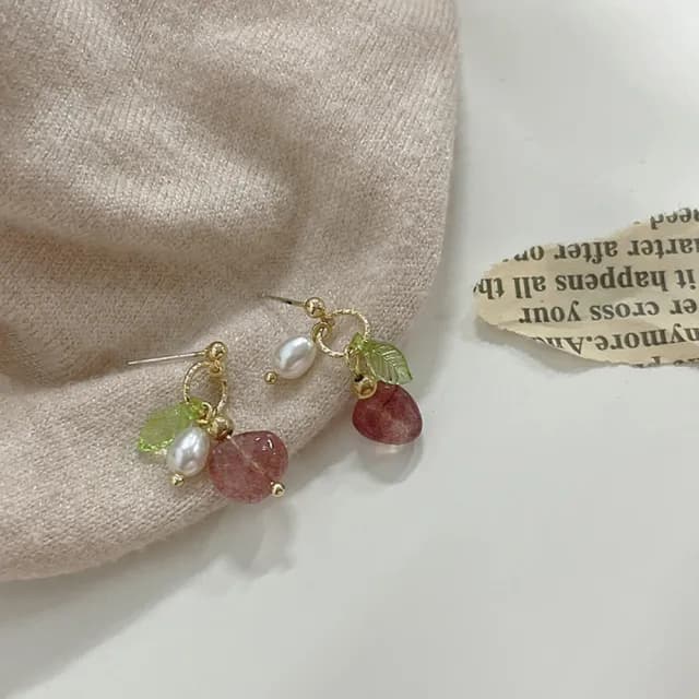 【MISS KOREA】韓國設計復古草莓晶串珠夾式耳環(無耳洞耳環 耳夾 夾式耳環 草莓晶耳環 串珠耳環)