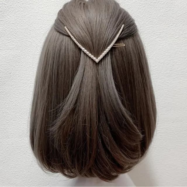 【髮型專家】韓版ins珍珠/水鑽V型側邊夾-2件組(公主頭 母親節 生日 情人節 髮飾 頭飾 鯊魚夾 抓夾 禮物)