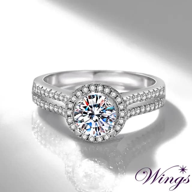 【WINGS】一克拉八心八箭戒指《維多利亞》｜擬真鑽・層次奢華設計款(送禮 女生禮物 禮盒 情人 七夕 生日)