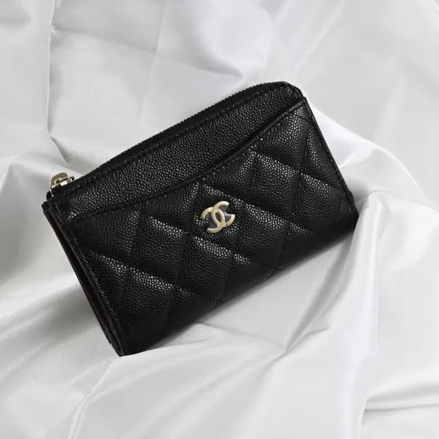 【CHANEL 香奈兒】經典雙C菱格紋小牛皮信用卡證件名片零錢包(黑/淡金)