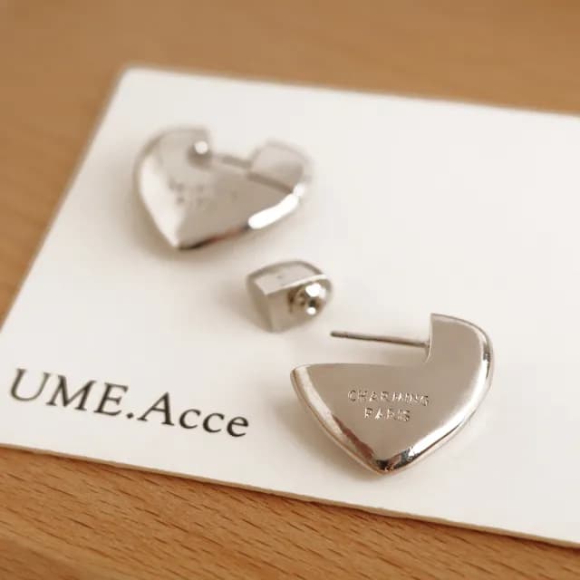 【UME.Acce】情人節禮物 立體愛心耳環 金色/銀色(耳環 愛心耳環 雙面英文印字 設計感耳環)
