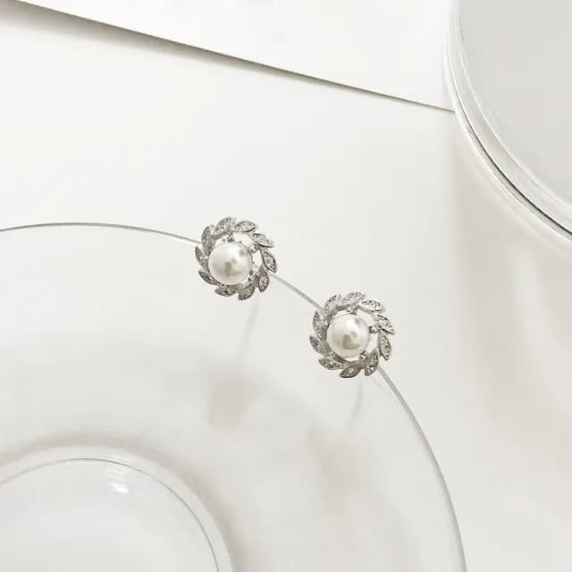 【UME.Acce】情人節禮物 鑲鑽花環珍珠耳環(耳環 耳針 鑲鑽 鑲鑽耳環 珍珠 珍珠耳環 花環耳環)