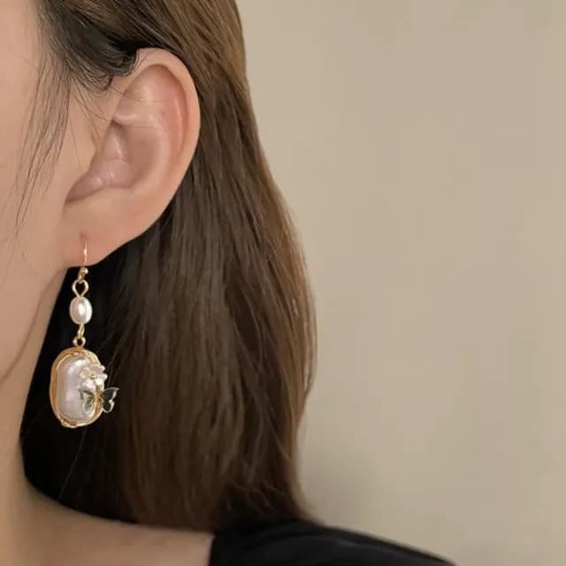 【夏令蝶舞】蝴蝶珍珠花朵耳環1對(法式 耳墜 耳飾 耳針 耳釘 首飾 垂墜耳環 情人節 送禮物)