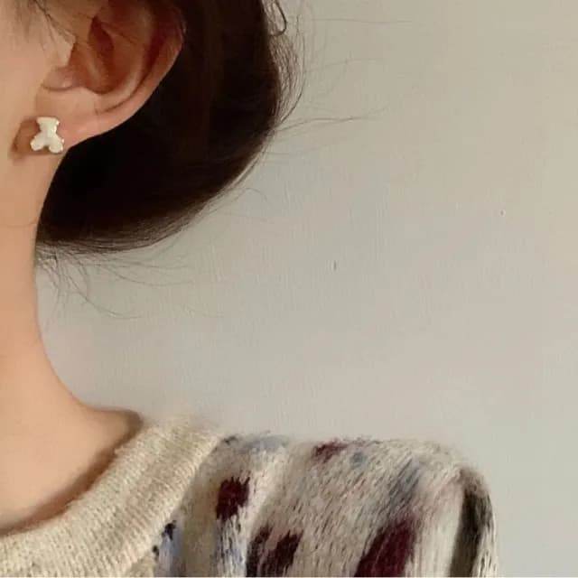 【精美小巧】精緻小香風小熊蝴蝶結耳環(不對稱 耳針 耳釘 耳飾 穿搭配件 飾品 復古 日常穿搭)