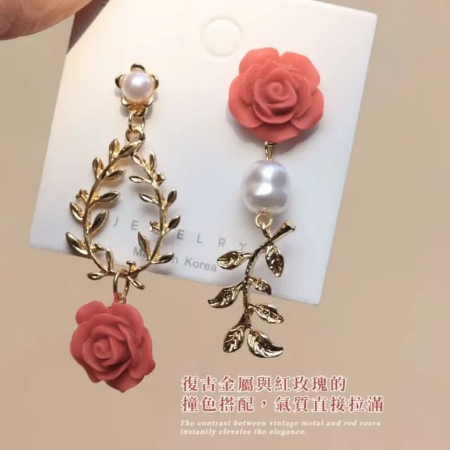 【穿搭配件】法式復古胭脂紅玫瑰花夾式耳環(無耳洞 不對稱 浪漫氣質 玫瑰珍珠 耳夾式 耳飾 洋裝)