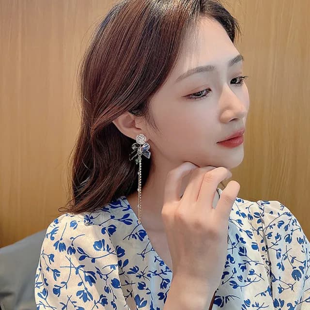 【MISS KOREA】韓國設計S925銀針法式玫瑰花朵透明蝴蝶結長流蘇墜耳環(S925銀針耳環 玫瑰耳環 蝴蝶結耳環)