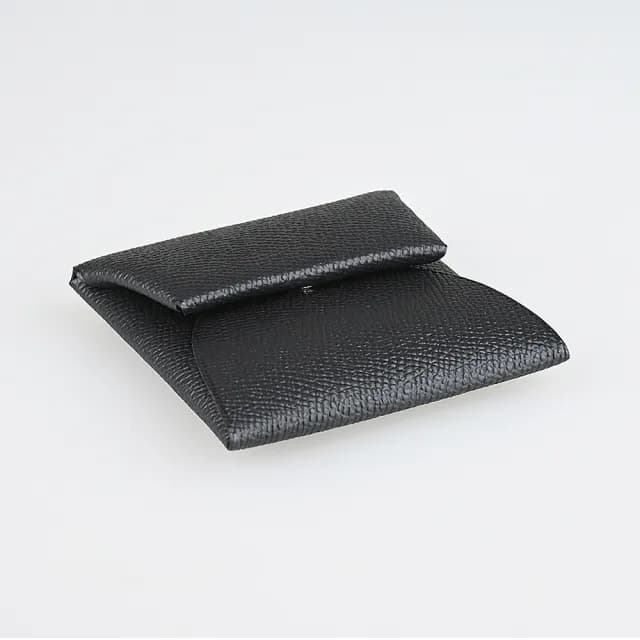 【Hermes 愛馬仕】HERMES Bastia 內裡烙印LOGO粒面小牛皮壓釦方形零錢包(黑)
