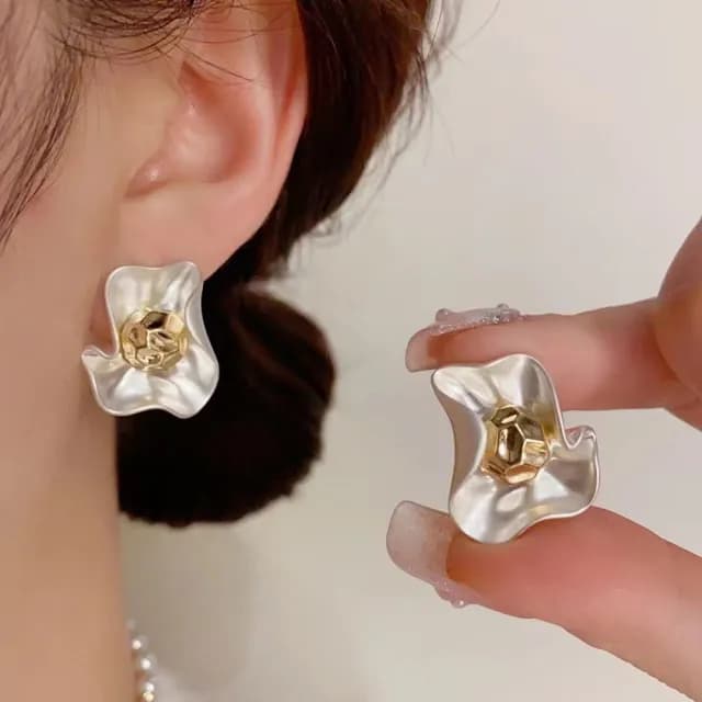 【INES】不規則耳環 花朵耳環/韓國設計法式復古不規則花朵造型耳環(2色任選)