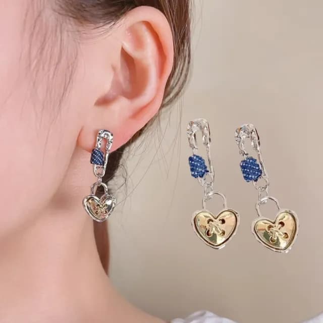 【嘻哈玩酷】別針愛心耳環1對(耳骨 飾品 耳飾 耳釘 耳針 耳扣 首飾 配件 配飾 情人節 辣妹)