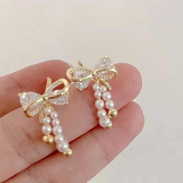 【流蘇亮麗】鋯石珍珠蝴蝶結耳環1對(耳飾 耳墜 飾品 耳針 耳釘 首飾 耳圈 情人節 配件 禮物)