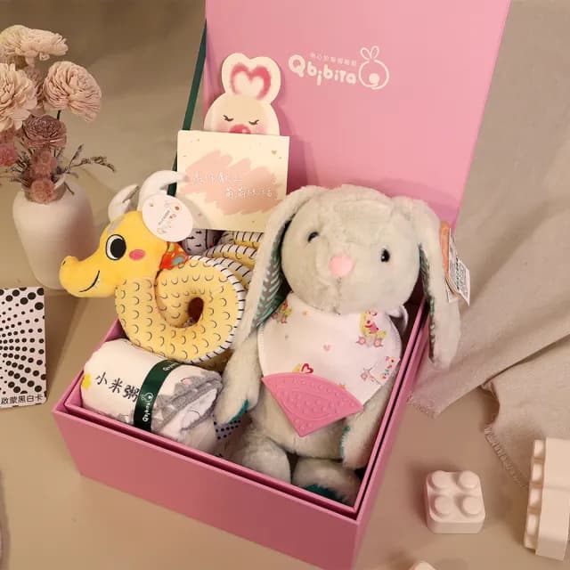【Qbibiya】☆蛇年限定☆祝福禮盒-金蛇獻瑞-啟蒙玩偶+安撫娃娃+啃咬圍兜+十層萬用巾(滿月彌月新生兒生日禮)