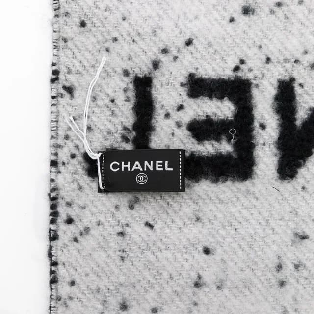 【CHANEL 香奈兒】雙色大CC logo 羊毛 圍巾(黑/白)