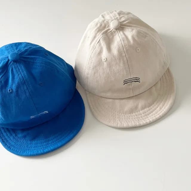 【橘魔法】簡約3線條波浪刺繡鴨舌帽(帽子 遮陽帽 防曬帽 男童 女童 中性款 兒童 童裝)