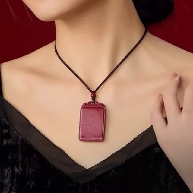 【Penny珮妮】硃砂 平安無事牌 吊墜項鍊(母親節 情人節 生日禮物 交換禮物 新婚 新年 尾牙)