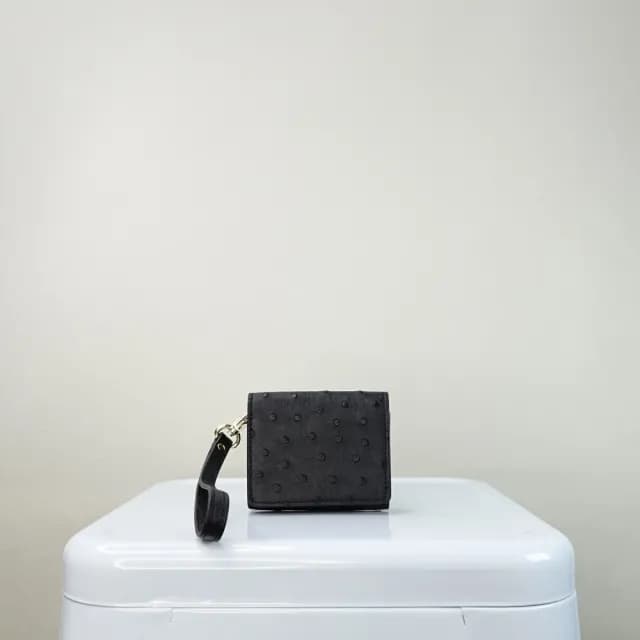 【M2ND】雙11 漪潔鴕鳥皮短夾零錢包(黑-T71A)