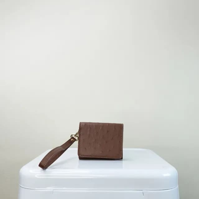 【M2ND】雙11 漪潔鴕鳥皮短夾零錢包(咖啡-T71A)