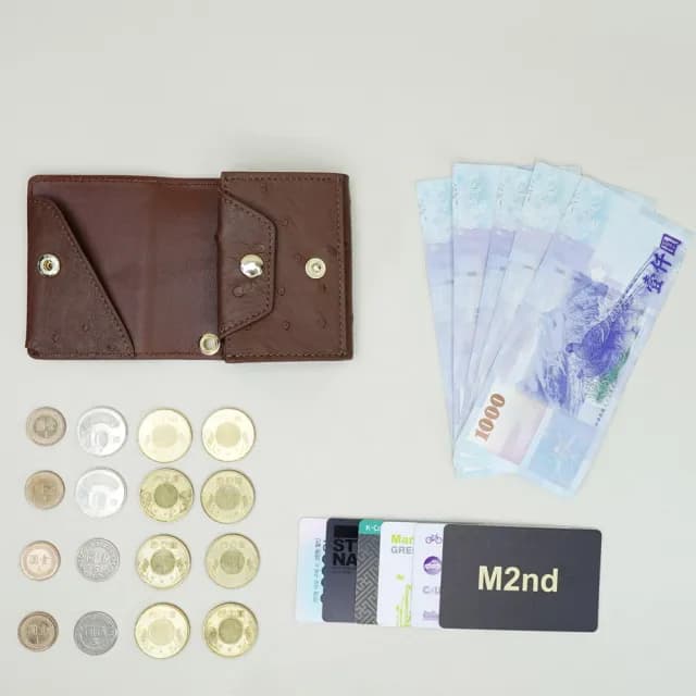 【M2ND】雙11 漪潔鴕鳥皮短夾零錢包(咖啡-T71A)