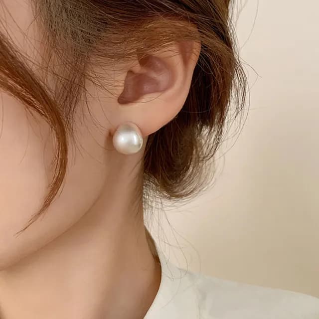【INES】珍珠耳環 圈圈耳環/韓國設計浪漫氣質珍珠圈圈造型耳環(啞光耳環 金屬耳環 半圓弧耳環)