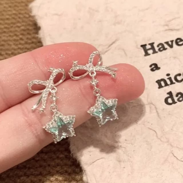 【清透星空】藍晶五角星蝴蝶結耳環1對(滿鑽 鑲鑽 耳針 配飾 耳飾)