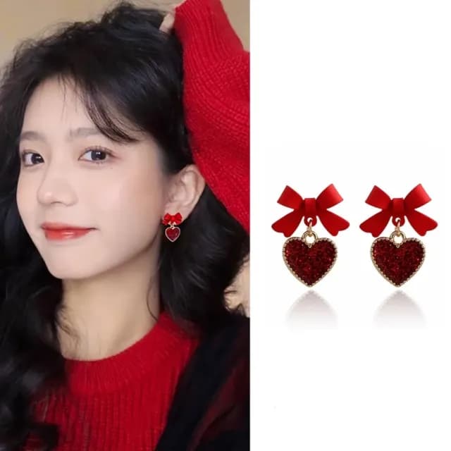 【日系時尚】紅色蝴蝶結亮彩愛心耳環1對(少女 可愛 耳墜 耳飾 耳針 耳釘 首飾 禮物)
