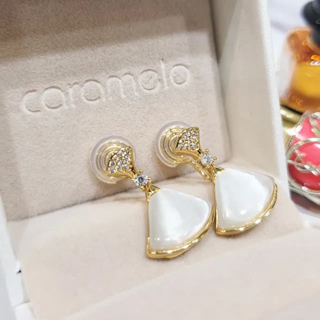 【Ms caramelo 焦糖小姐】夾式耳環 白母貝耳環(鋯石耳環)