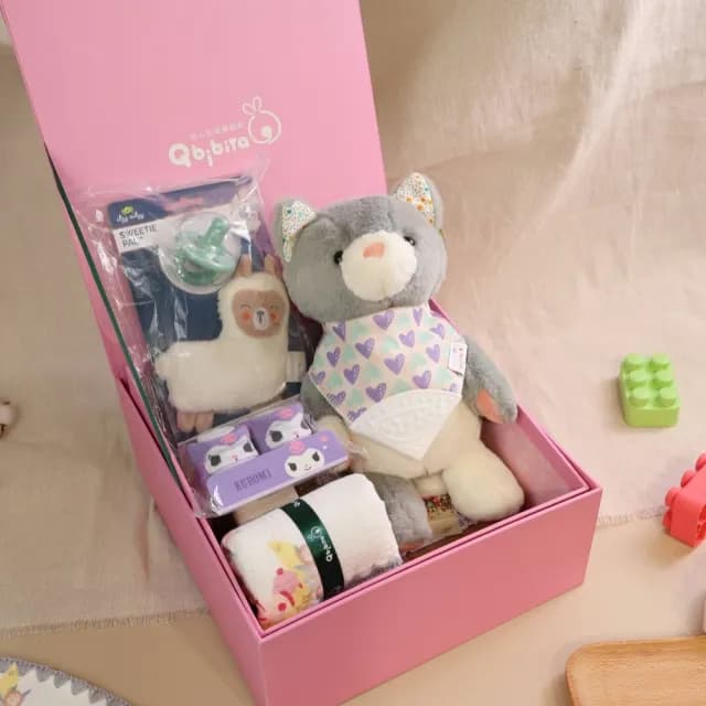 【Qbibiya】祝福禮盒-初光之森-美國安撫娃娃＋矽膠奶嘴＋寶寶授權襪◆多款(彌月禮盒滿月禮盒生日禮物)