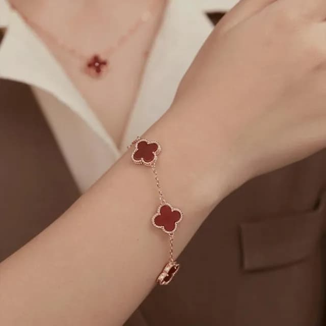 【Emi 艾迷】時尚紅色幸運草輕奢手鍊