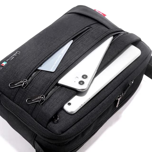 【Valentino Rudy 范倫鐵諾.路迪】多隔層機能收納休閒橫式斜背/側背包(VR29383 七夕情人節禮物 送禮 男包)