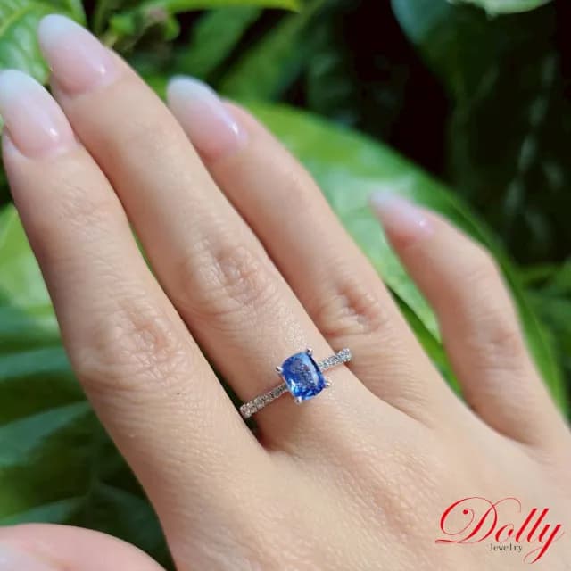 【DOLLY】1克拉 無燒斯里蘭卡艷彩矢車菊蘭藍寶石18K金鑽石戒指-006(母親節 交換禮物 長輩送禮首選)