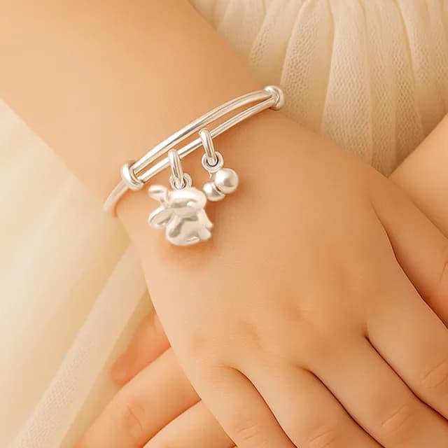 【珠兒綠】999純銀 小乖兔生肖兔兒童搖鈴手鐲 嬰兒禮物 開運 純銀手鐲手環  彌月禮物(附高級禮盒禮袋)