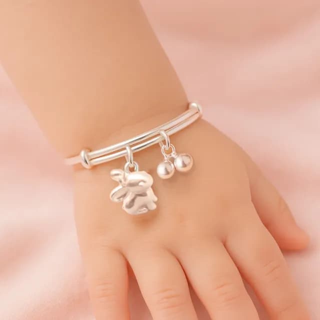 【珠兒綠】999純銀 小乖兔生肖兔兒童搖鈴手鐲 嬰兒禮物 開運 純銀手鐲手環  彌月禮物(附高級禮盒禮袋)