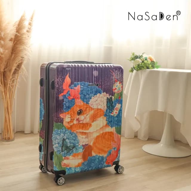 【NaSaDen 納莎登】29吋 二代新無憂 貓咪的四季系列行李箱 貓四季春/夏/秋(英格藍貓聯名款 拉鍊行李箱)