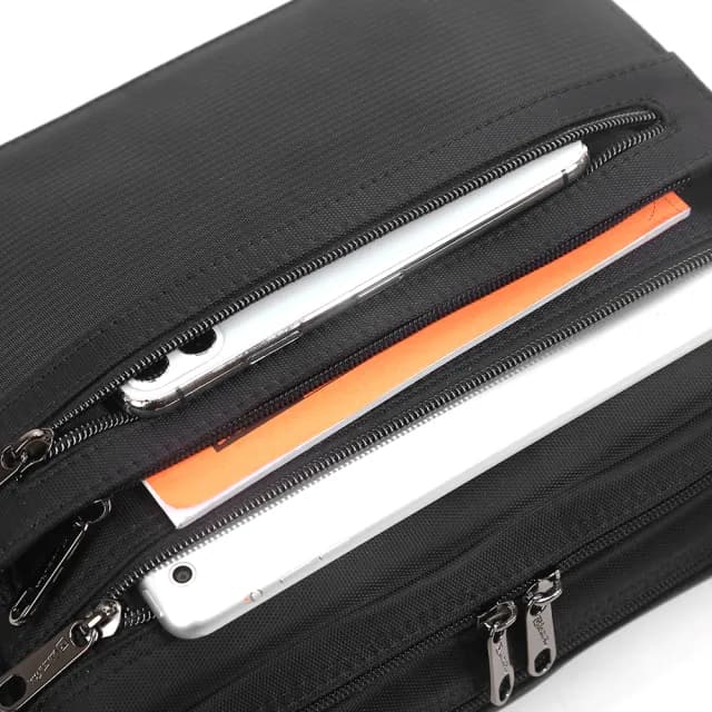 【Valentino Rudy 范倫鐵諾.路迪】機能收納休閒橫式斜背/側背包(黑色 VR21922-1 七夕情人節禮物 送禮 男包)