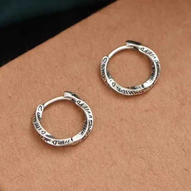 【KT DADA】雙11 銀製耳環 潮男配件 輕奢感造型 百搭飾品 莫比烏斯設計 中性耳環 個性耳環 扭結耳飾 英文刻